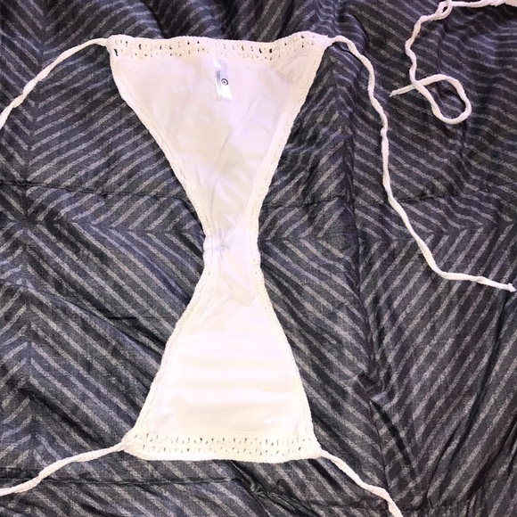 Bikini - Picture 4 of 4